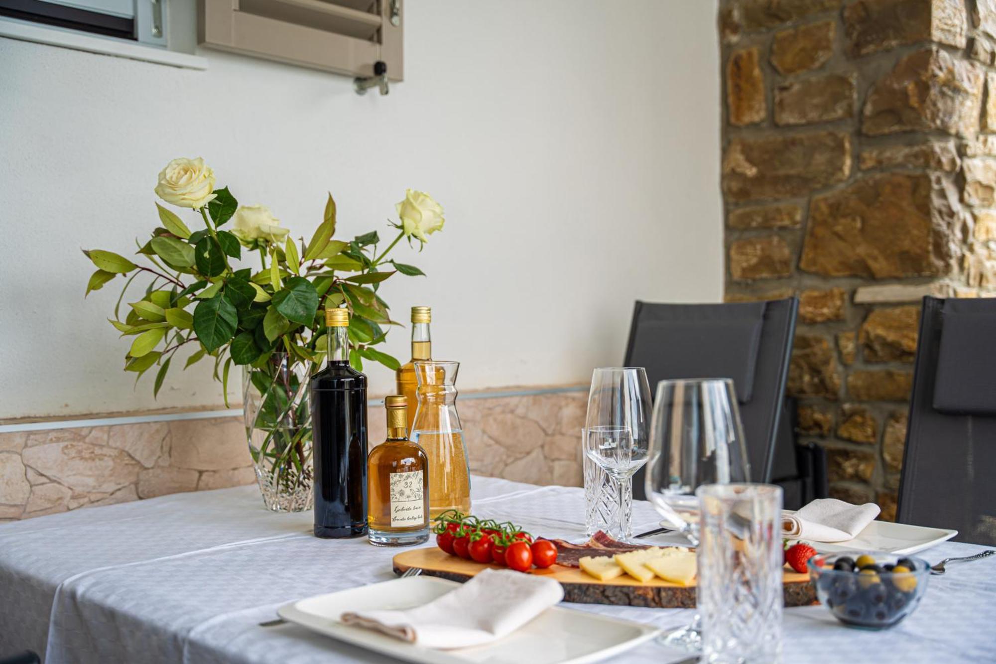 Holiday Home Belveder Motovun With Heated Pool 리바데 외부 사진