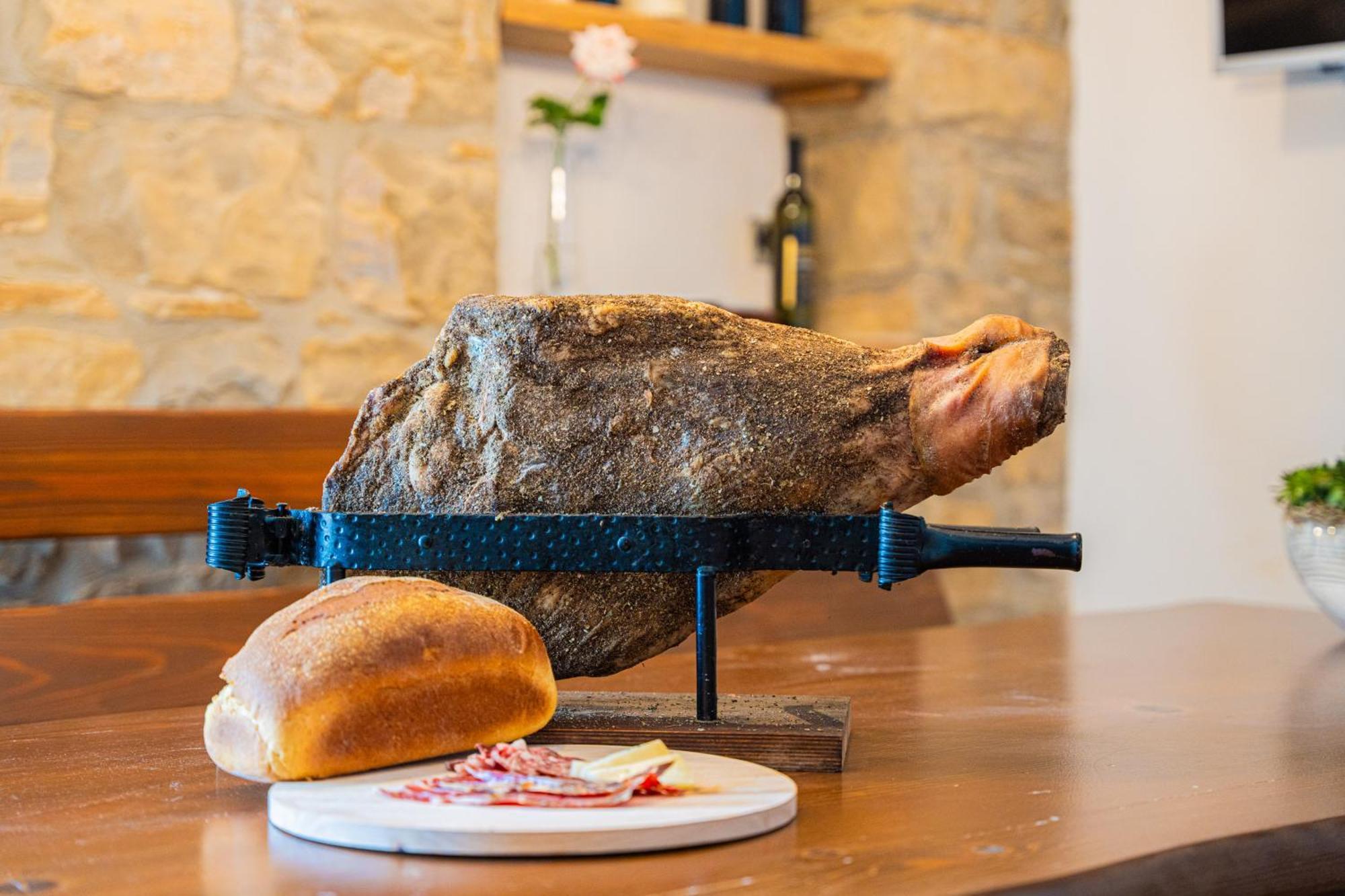 Holiday Home Belveder Motovun With Heated Pool 리바데 외부 사진